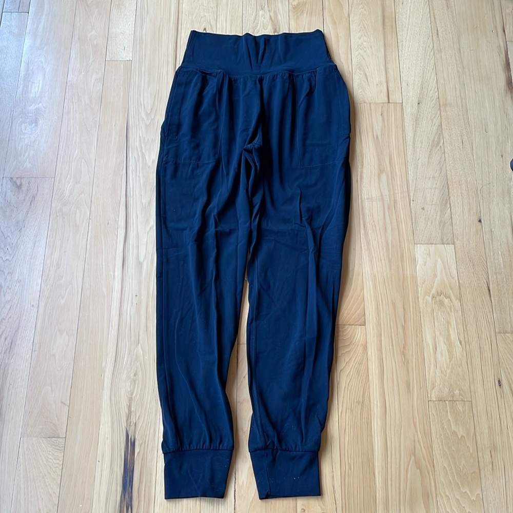 Black high waist salutation Athleta Joggers size XS